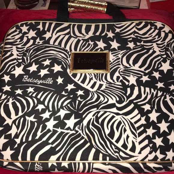 Betsey Johnson Handbags - Betsey Johnson laptop bag